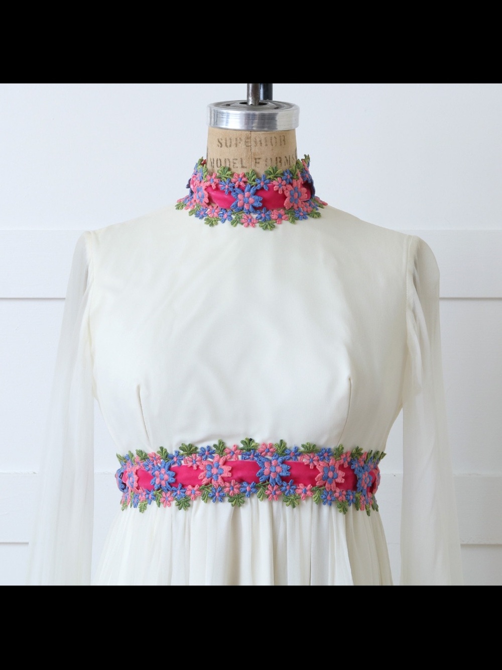 Vintage White Chiffon Wedding Dress with Colorful Embroidery
